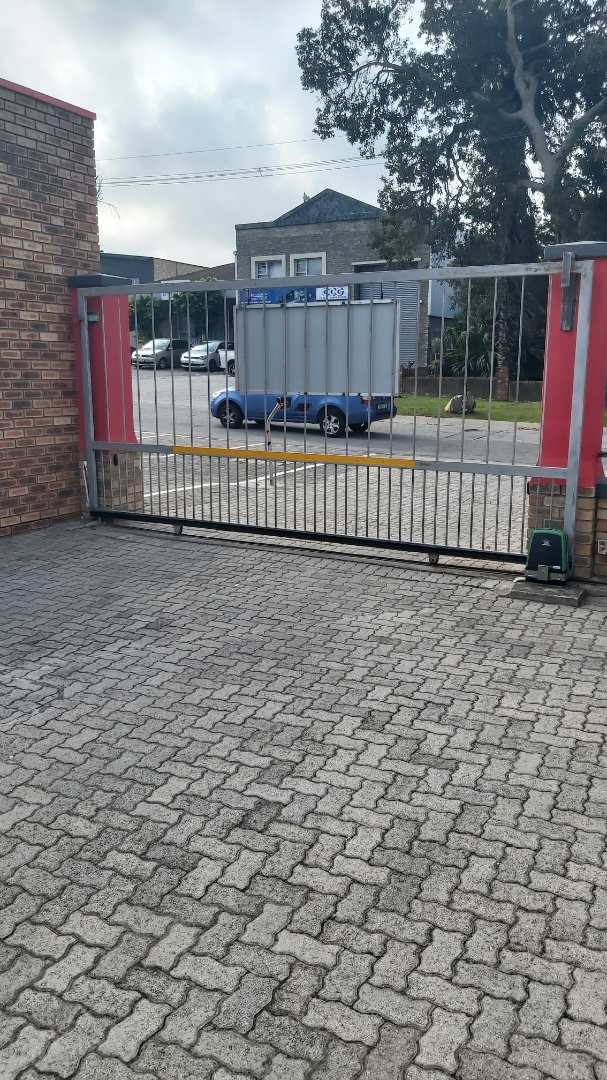 To Let commercial Property for Rent in Newton Park Eastern Cape